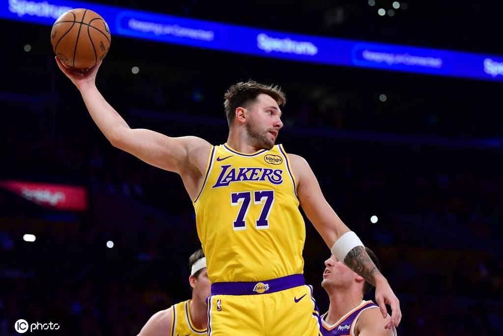 尴尬！东契奇创历史+另类准三双 詹皇纪录惊险延续