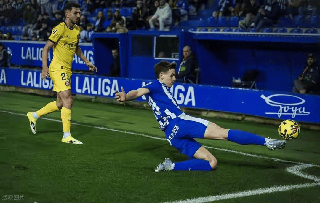 西甲榜首又易主,皇马第3次让位,巴萨笑纳大礼